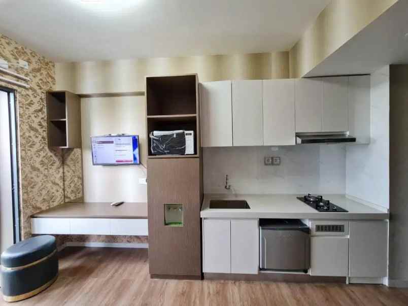 sewa apartemen baru sky house bsd view kolam renang