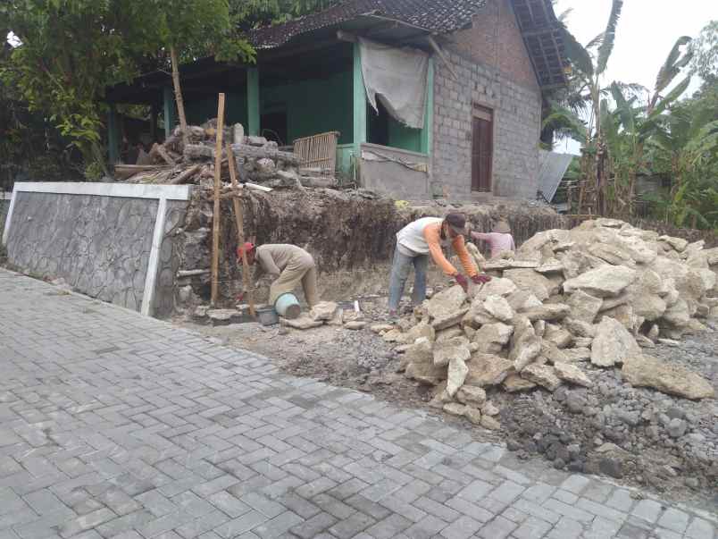 tanah bangunjiwo dalam perumahan lahan datar