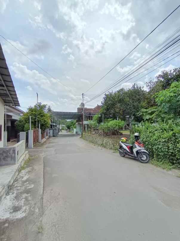 tanah pekarangan di kaliurang km 10 dekat sekolah bias