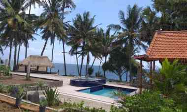 Beach Front Villa For Sale in Karangasem