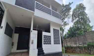 Dijual Cepat Rumah Hook 2 Lt Strategis di Bintaro