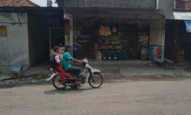 dijual kost jalan raya sambikerep