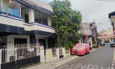 Kost Cempaka Sari Kemayoran 3 Lantai, 13 KT, LT 285 m2 Jual Cepat Mura