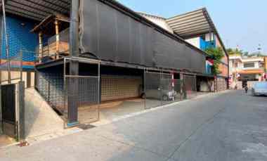 Gedung Lapangan Padel Aktif dekat Jalan Perjuangan Bekasi Utara