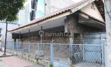 Rumah Tua Kosong di Gunung Sahari Utara Pusat Kota Jakarta