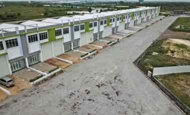 Gudang AKR Bizland dekat Akses Tol Krian-Legundi-Bunder-Manyar DVO