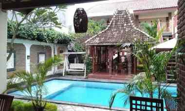 Jual Cepat Guest House Mewah Strategis dengan Kolam Renang DiSleman