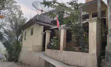 dijual rumah 2 lantai