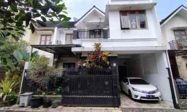 dijual rumah 2 lantai di ambarketawang gamping