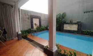 Dijual Rumah 2 Lantai Kolam Renang Sektor 9, Bintaro