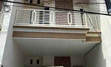 Dijual Rumah 2 Lantai Setro BARU