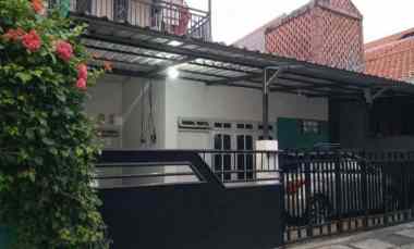dijual rumah 2 lt pucang sewu kamar banyak ada 8