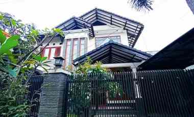 Rumah Mewah Semi Furnished di Mainroad di AntapaniDijual Rumah Mewah