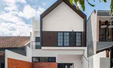 Jual Rumah Baru 2 Lantai Modern Tropis Siap Huni dekat Griya Antapani