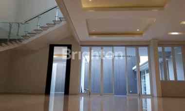 Rumah Araya, 2.5 Lantai, Gress Bagus Mewah, Row Jalan Besar