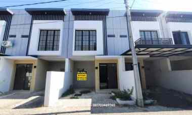 dijual rumah babatan pantai