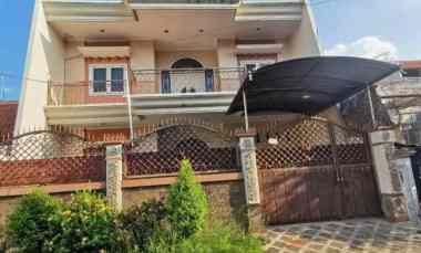 dijual rumah babatan pantai