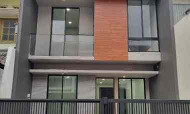 Rumah Babatan Pantai Kenjeran Surabaya Mungil Berkualitas Row 2.5 mobil