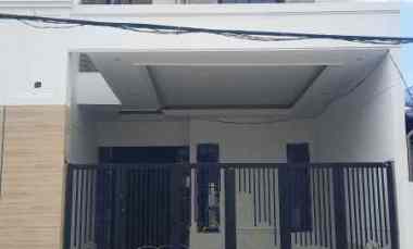 Rumah Babatan Pantai dekat Jalan Raya Kenjeran Model American Classic