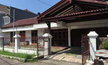 Rumah Babatan Pantai, Hadap Timur, Siap Huni, Row 2.5 Mobil