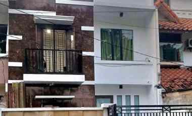 Rumah Siap Huni Babatan Pratama Minimalis Modern 3 Lantai