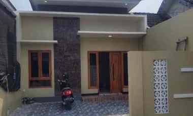 Rumah Dijual di Balas klumprik wiyung
