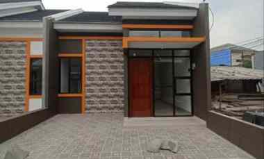 dijual rumah bambu apus cipayung