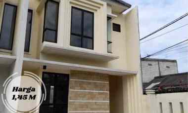 dijual rumah bambu apus jakarta timur