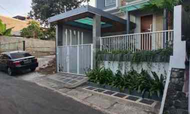 dijual rumah batu