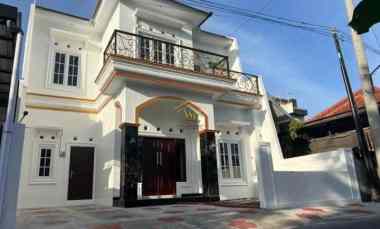 Rumah 2 Lantai, Siap Huni, Desain Klasik, di Banguntapan, Bantul