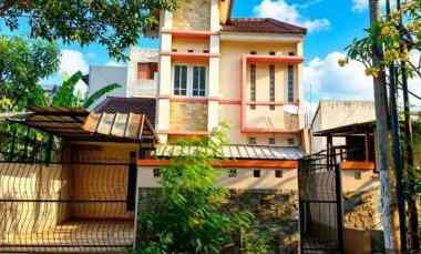 Dijual Rumah 2 Lantai Luas 5 Kamar Tidur di Griya Bintara Indah Bekasi