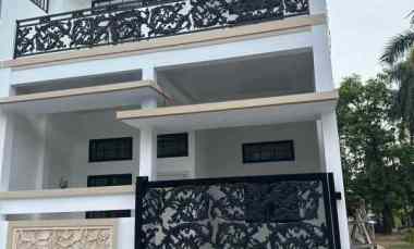 dijual rumah boulevard hijau kota