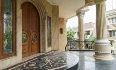 Murah Dijual Rumah Hook Luas 616 Full Marmer di Bukit Gading Villa