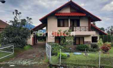 Villa Bagus Nyaman, Tenang View Gunung di Bukit Trawas Mojokerto