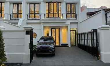 Rumah Baru American Classic di Cempaka Putih Jakarta Pusat