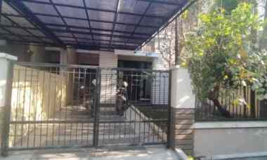 dijual rumah central park ayani