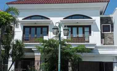 Rumah Mewah Full Furnish Central Park Klampis Regency dekat Raya MERR
