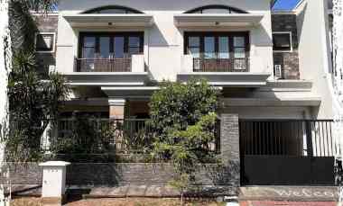 dijual rumah central park semolowaru