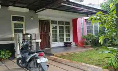 Rumah Modern Classic 4 Kamar Tidur 2 Kamar Mandi di Cibubur Country