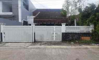 Rumah Modern Etnik di Sayap jl. Riau-martadinata Bandung