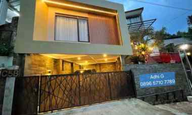 Rumah Mewah 3 Lantai Semi Furnished Terawat di Bojong Cikutra