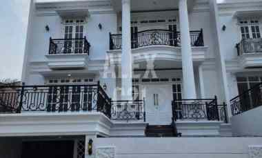 Dijual Brand New White House di Cilandak, Jakarta Selatan