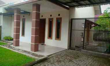 dijual rumah cipamokolan