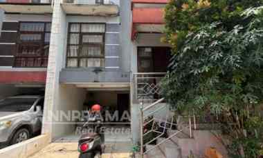 Rumah Second 2,5lantai Murah Furnished dalam Cluster Dicipayung Depok