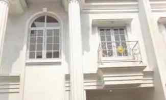 Cipayung Jaktim Rumah Classic Eropa 2 Lt Furnished Mewah Menawan S193