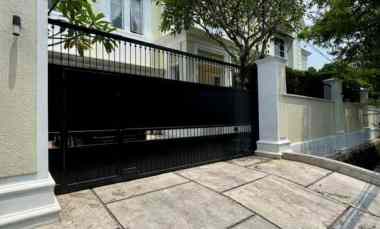 Rumah Bagus 2Lt, Hal Luas, Hdp Timur, Semi Furnished, di Cipete