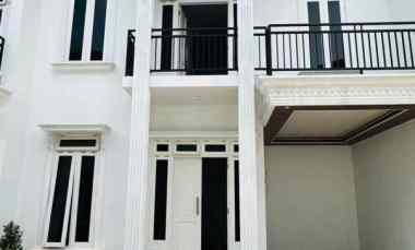 Rumah 2 Lantai Klasik Modern dalam Mini Cluster di Ciputat Tangsel