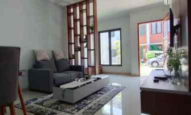 dijual rumah cirendeu