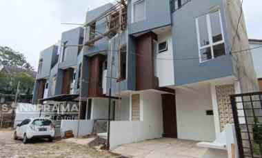 dijual rumah cirendeu