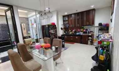 Rumah Grand Eastwood Citraland Semi Furnish Ada Kolam Koi